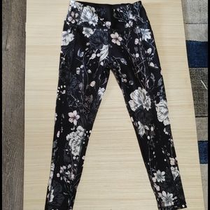 Victoria Secret cropped Leggings